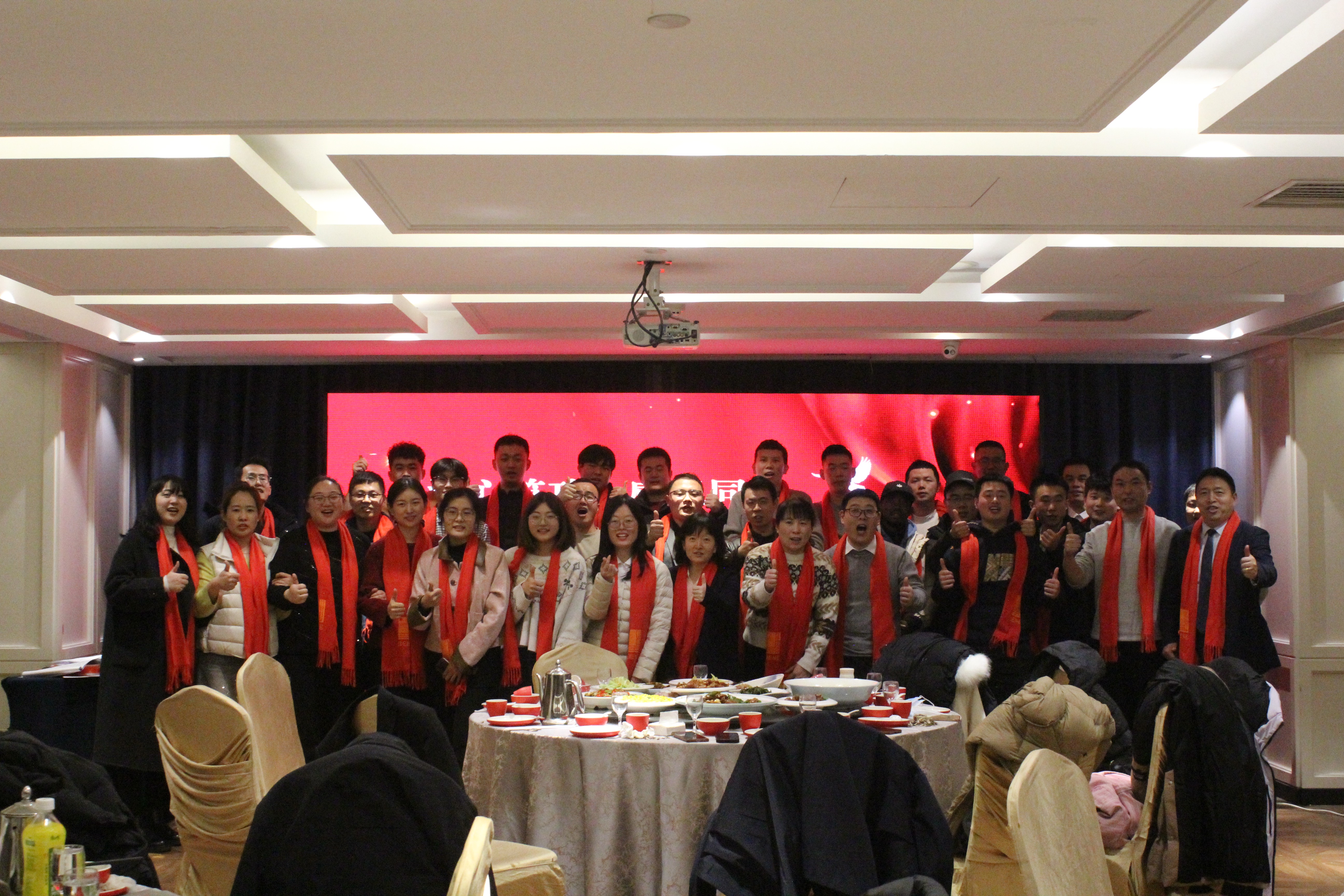 Благодарны, Едины и Готовы к Большему