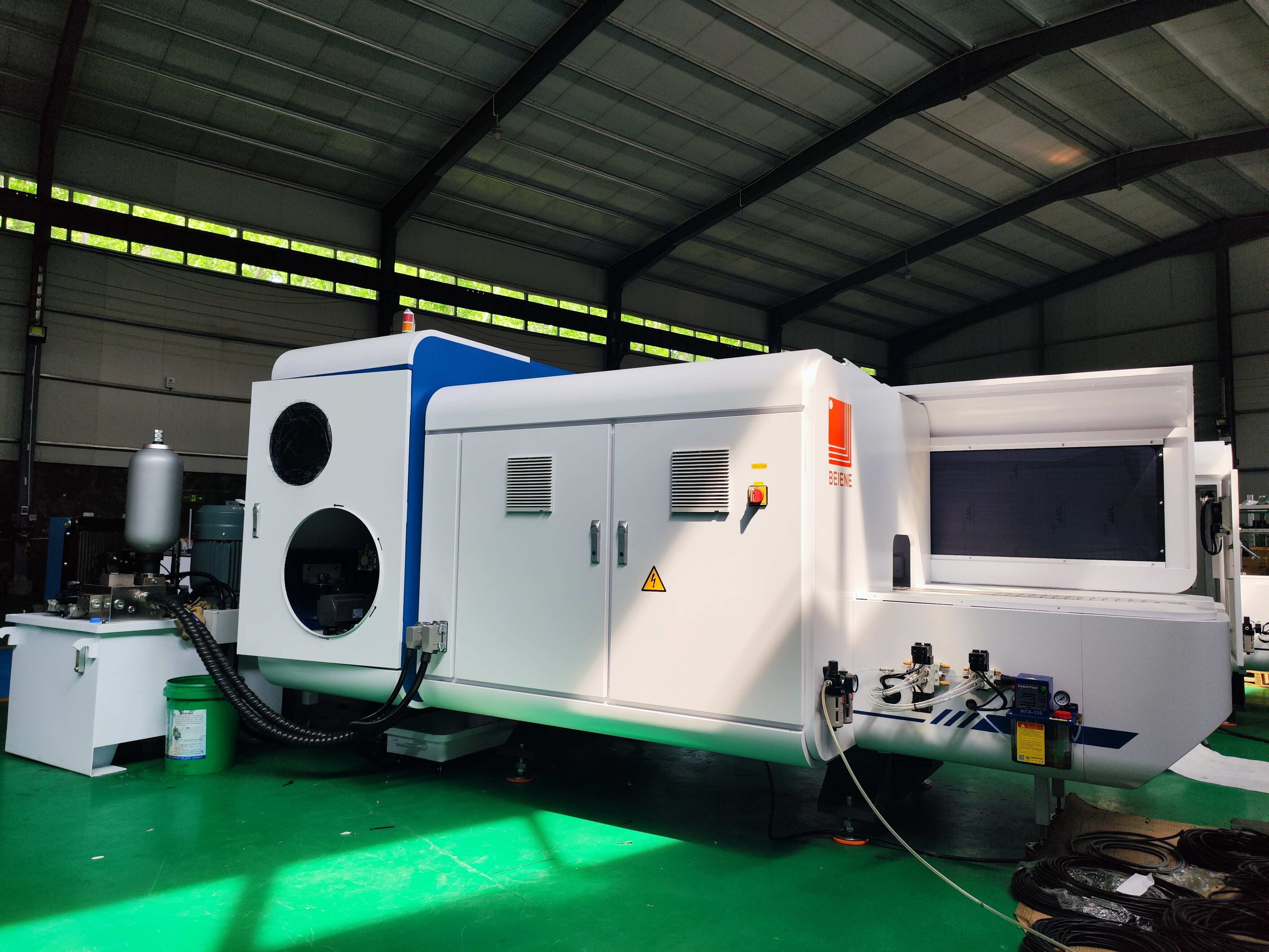 La máquina punzonadora y cizalladora de barras Beiene se envió a la India