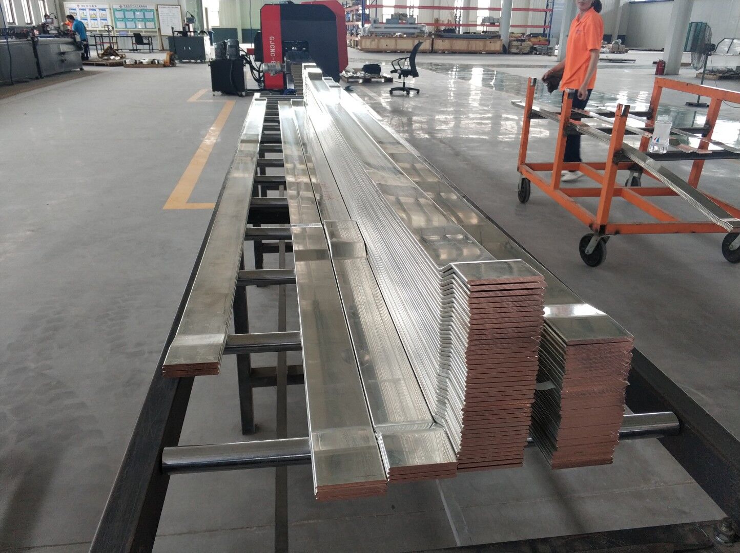 Centro inteligente de procesamiento de barras colectoras para conductos eléctricos (EMAC-BDM-S/M/H)