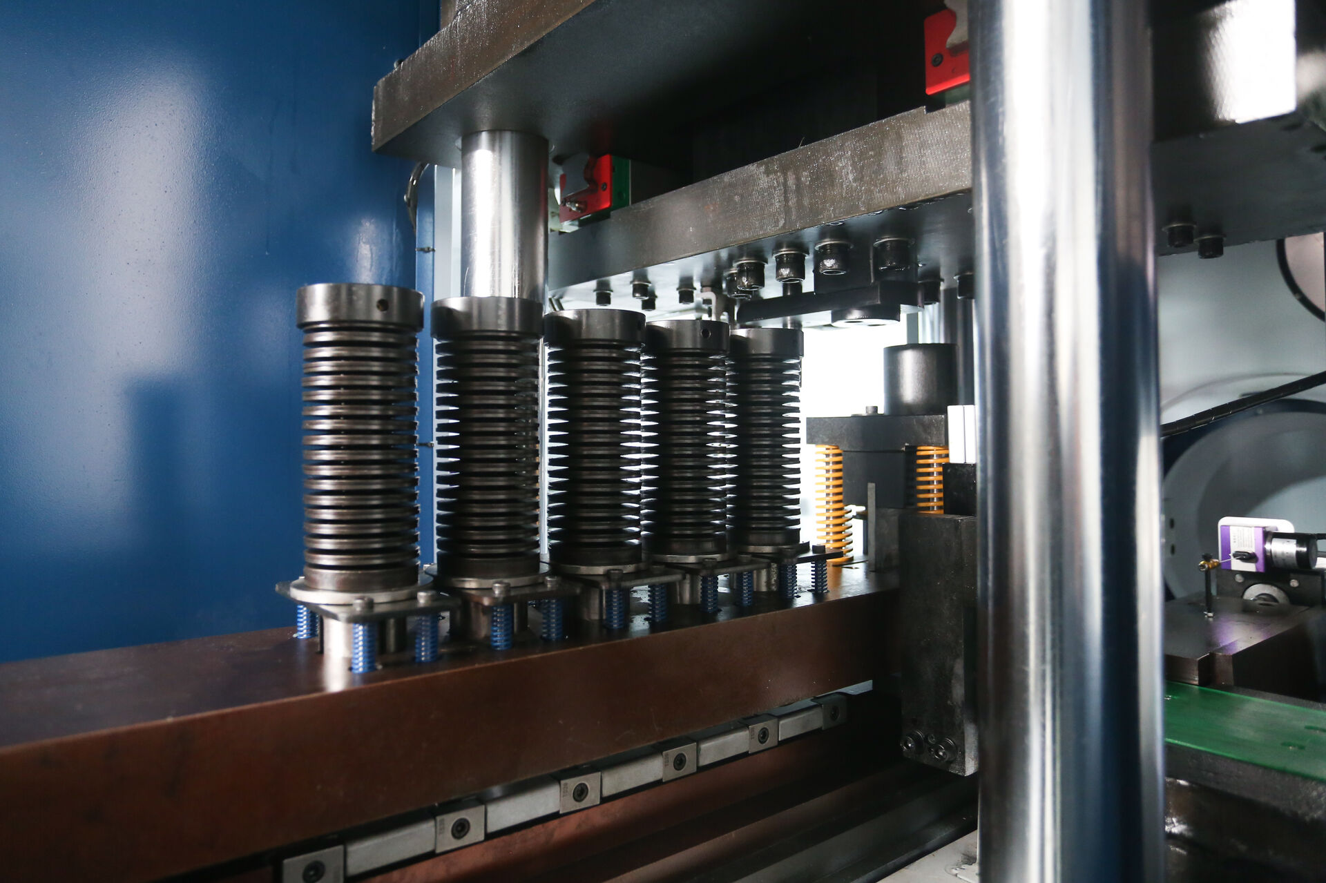 Máquina punzadora y cizalladora inteligente de barras colectoras 3D (EMAC-BP-80)