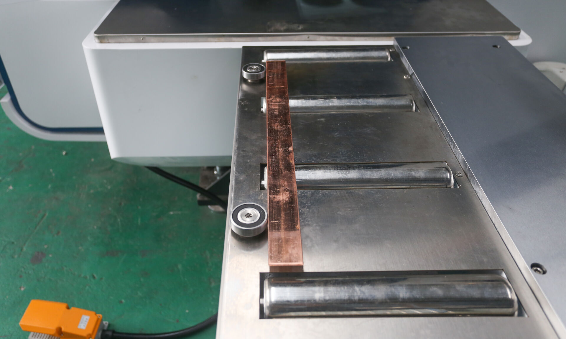 Máquina punzadora y cizalladora inteligente de barras colectoras 3D (EMAC-BP-80)