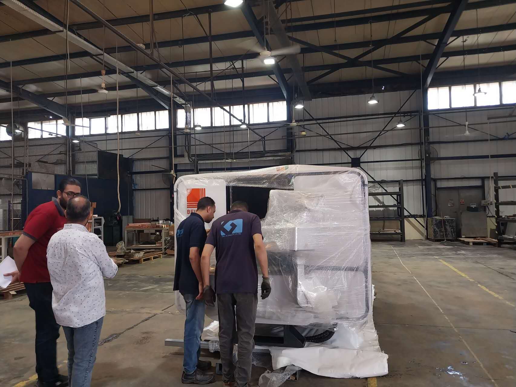 Nuestra línea inteligente de procesamiento de barras colectoras 3D EMAC se instaló con éxito en la planta de un cliente egipcio