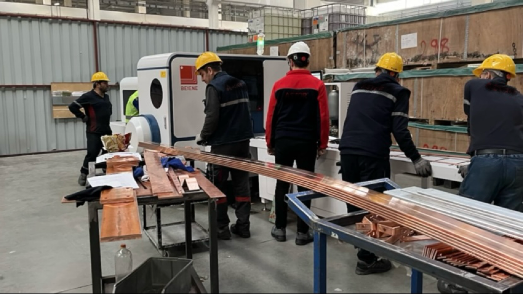 Línea inteligente de procesamiento de barras colectoras 3D de BEIENE instalada y puesta en funcionamiento en la fábrica de transformadores y aparamenta más grande de Turquía