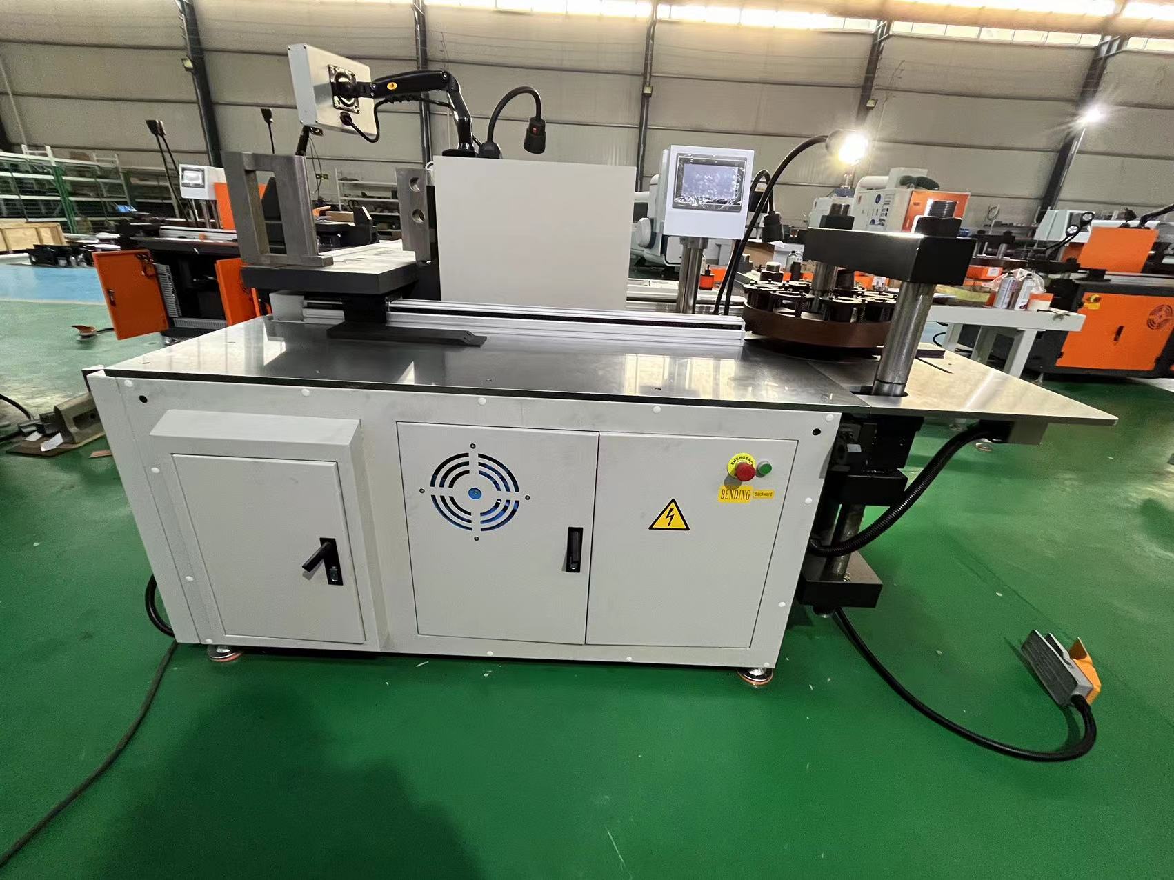 ENTREGA DE LA MÁQUINA DE PROCESAMIENTO DE BARRAS CNC 3 EN 1 A RUSIA