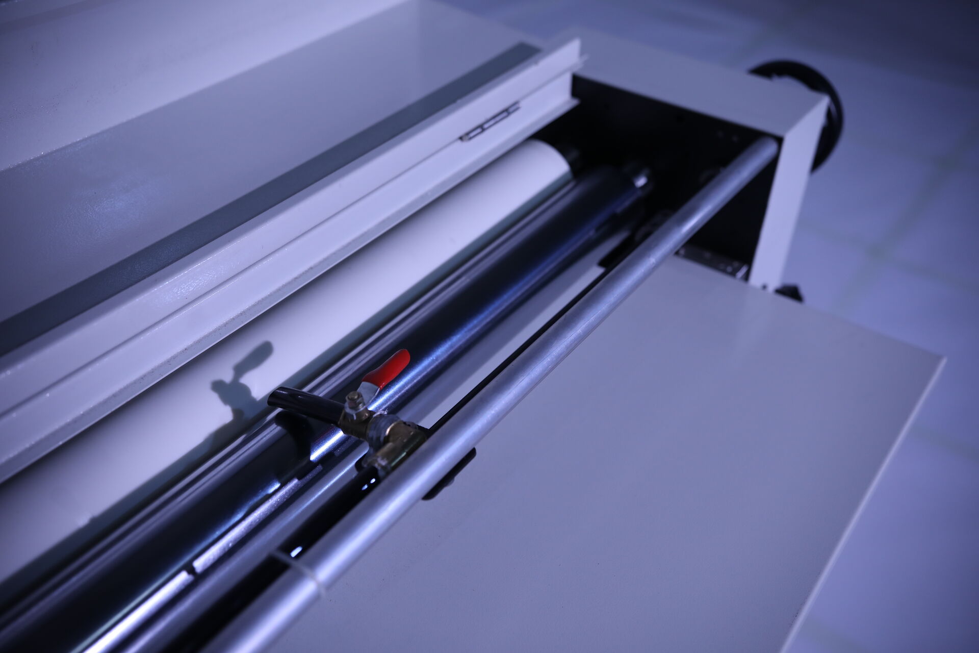 Affordable Excellence: QH 650 UV Coating Machine - Elevate Your Print Finishes QH-Coat 24
