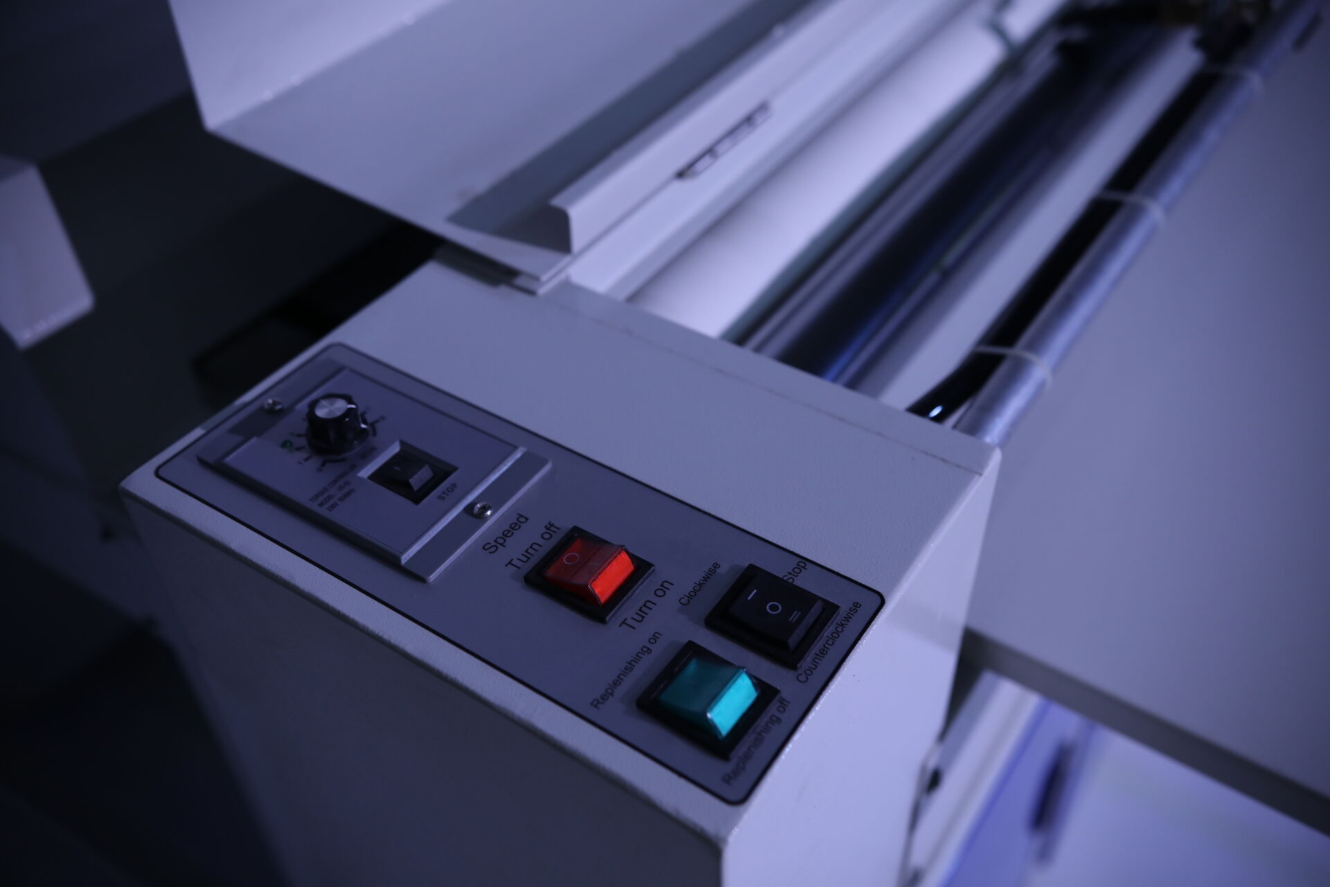 Affordable Excellence: QH 650 UV Coating Machine - Elevate Your Print Finishes QH-Coat 24