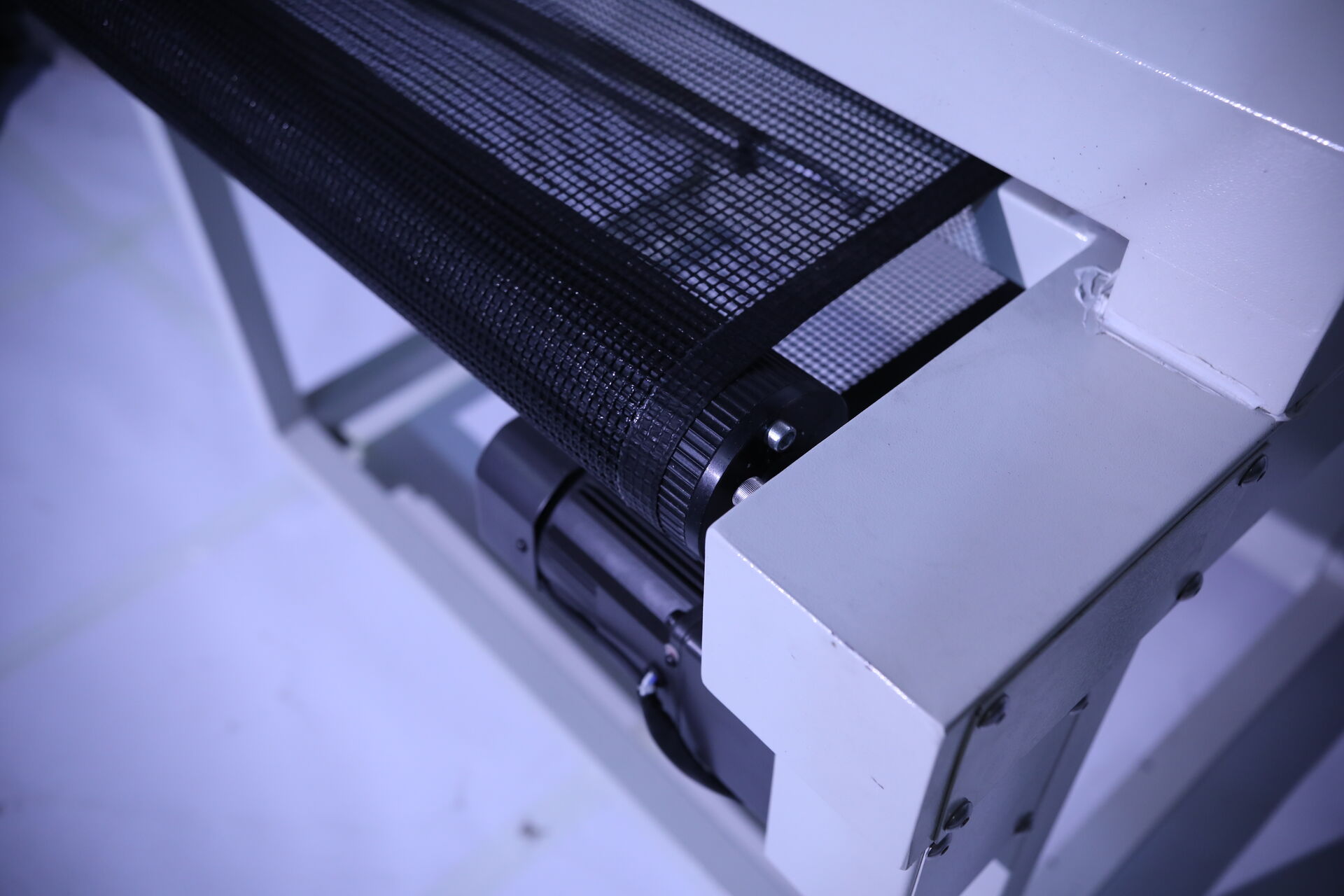 Affordable Excellence: QH 650 UV Coating Machine - Elevate Your Print Finishes QH-Coat 24