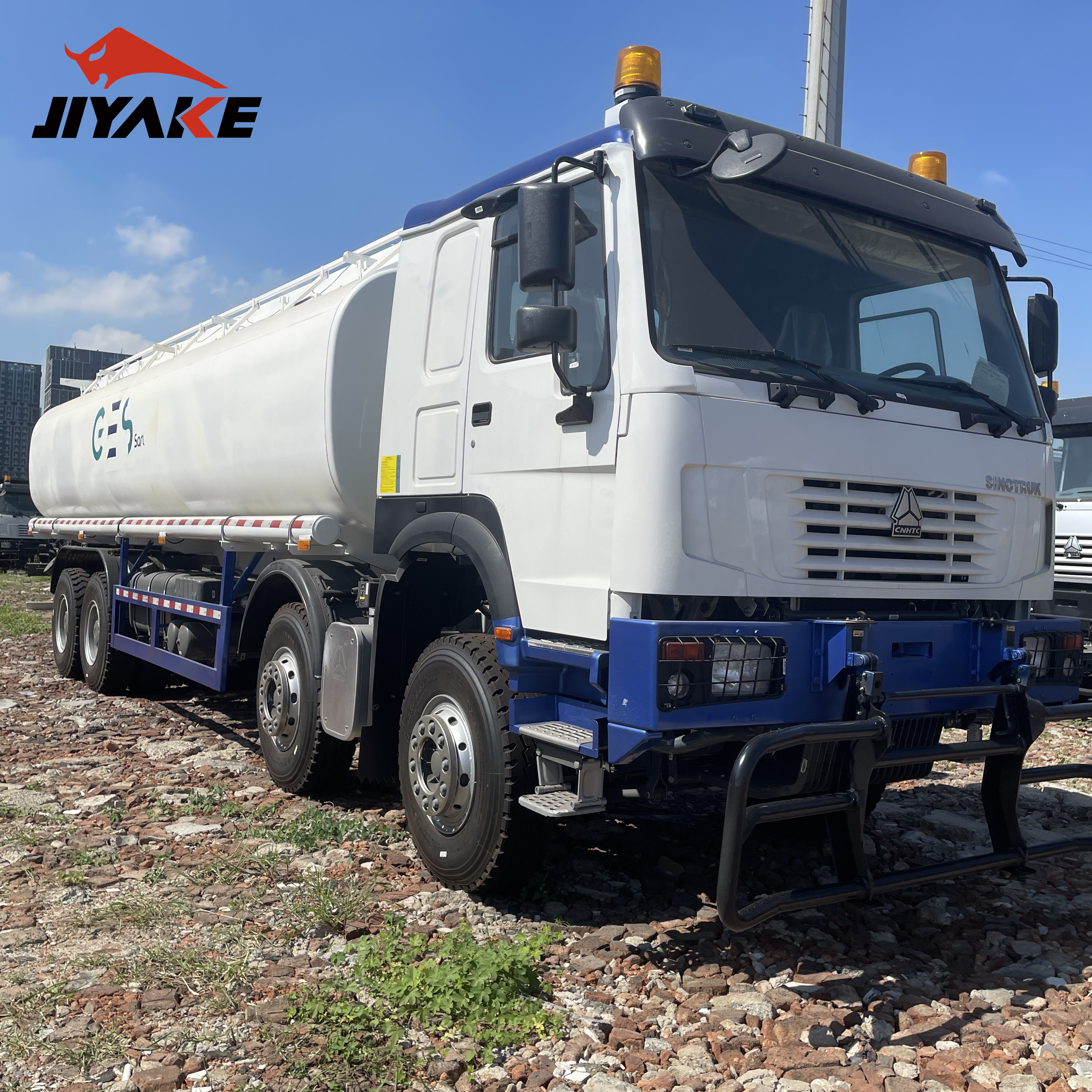 New HOWO 6X4 18 20 25tons Drinking Potable Liquid Cargo Heavy Fuel Oil Milk Lorry Delivery Transport Water Bowser Truck Water Tank Tanker Truck