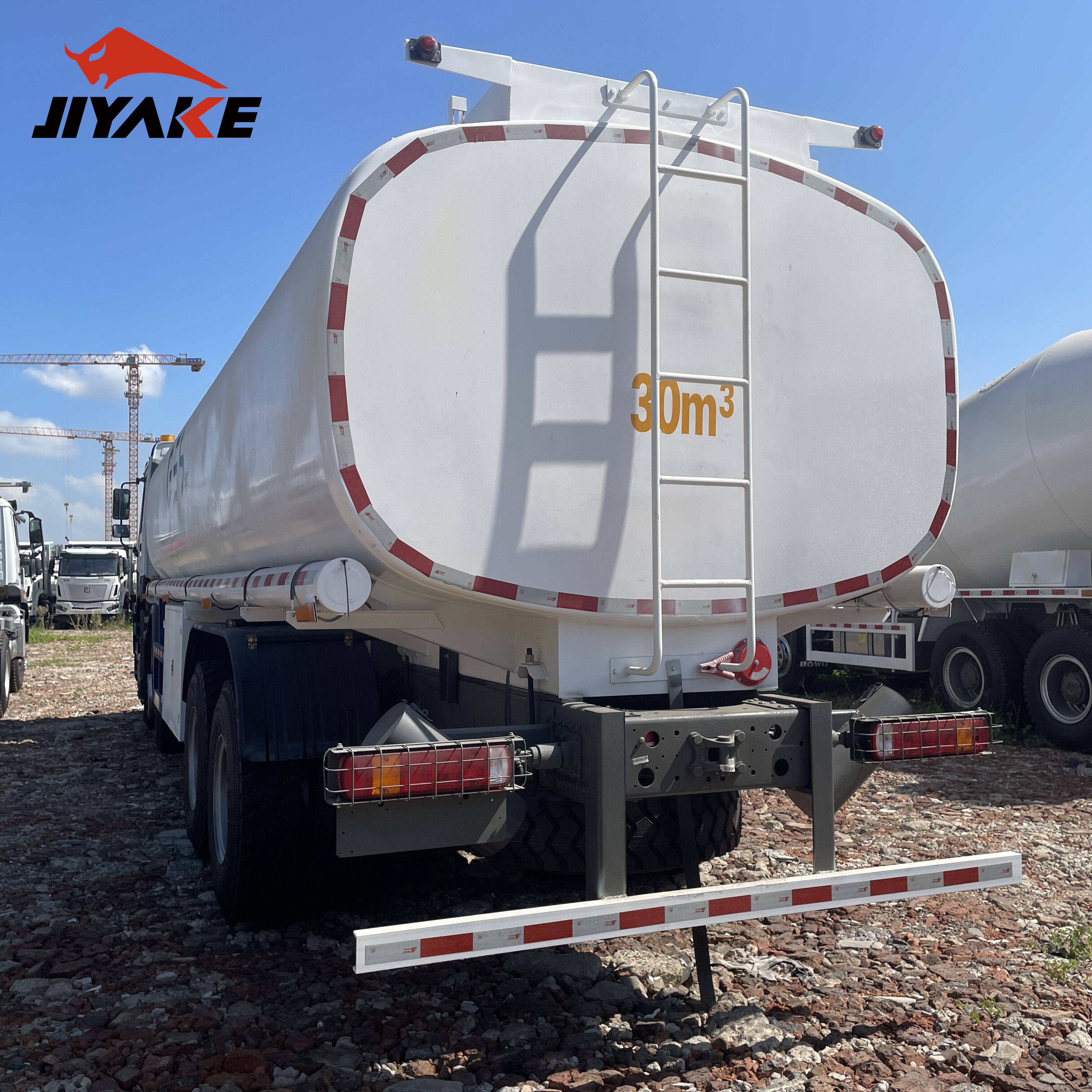 New HOWO 6X4 18 20 25tons Drinking Potable Liquid Cargo Heavy Fuel Oil Milk Lorry Delivery Transport Water Bowser Truck Water Tank Tanker Truck