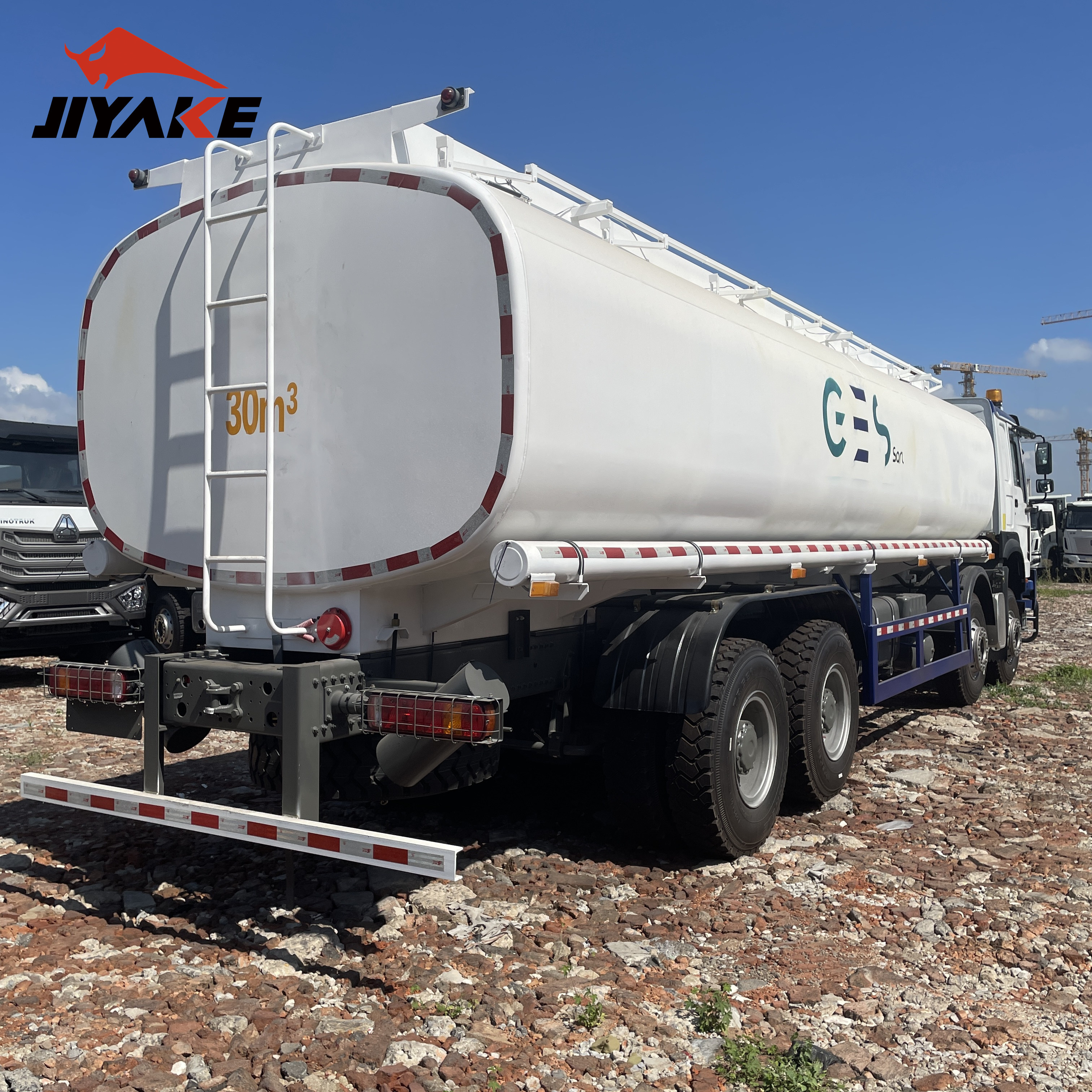 New HOWO 6X4 18 20 25tons Drinking Potable Liquid Cargo Heavy Fuel Oil Milk Lorry Delivery Transport Water Bowser Truck Water Tank Tanker Truck