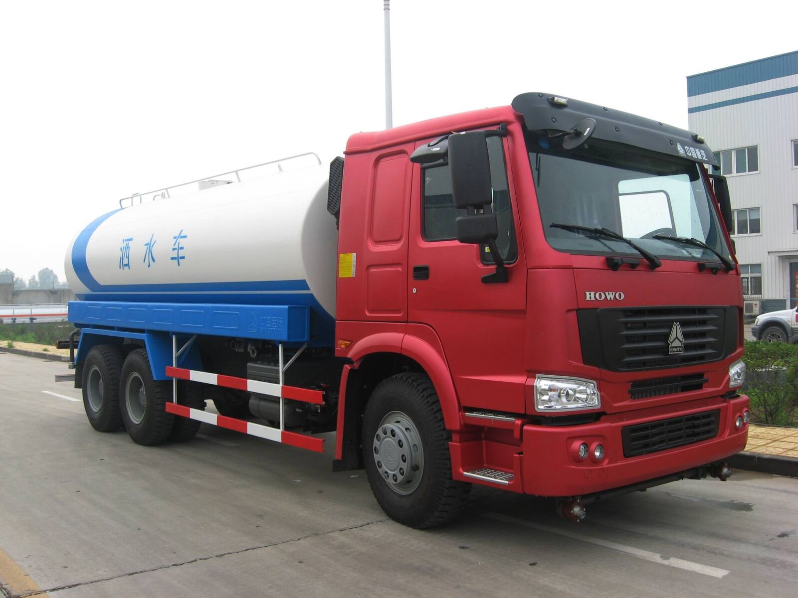 Sprinkler water truck