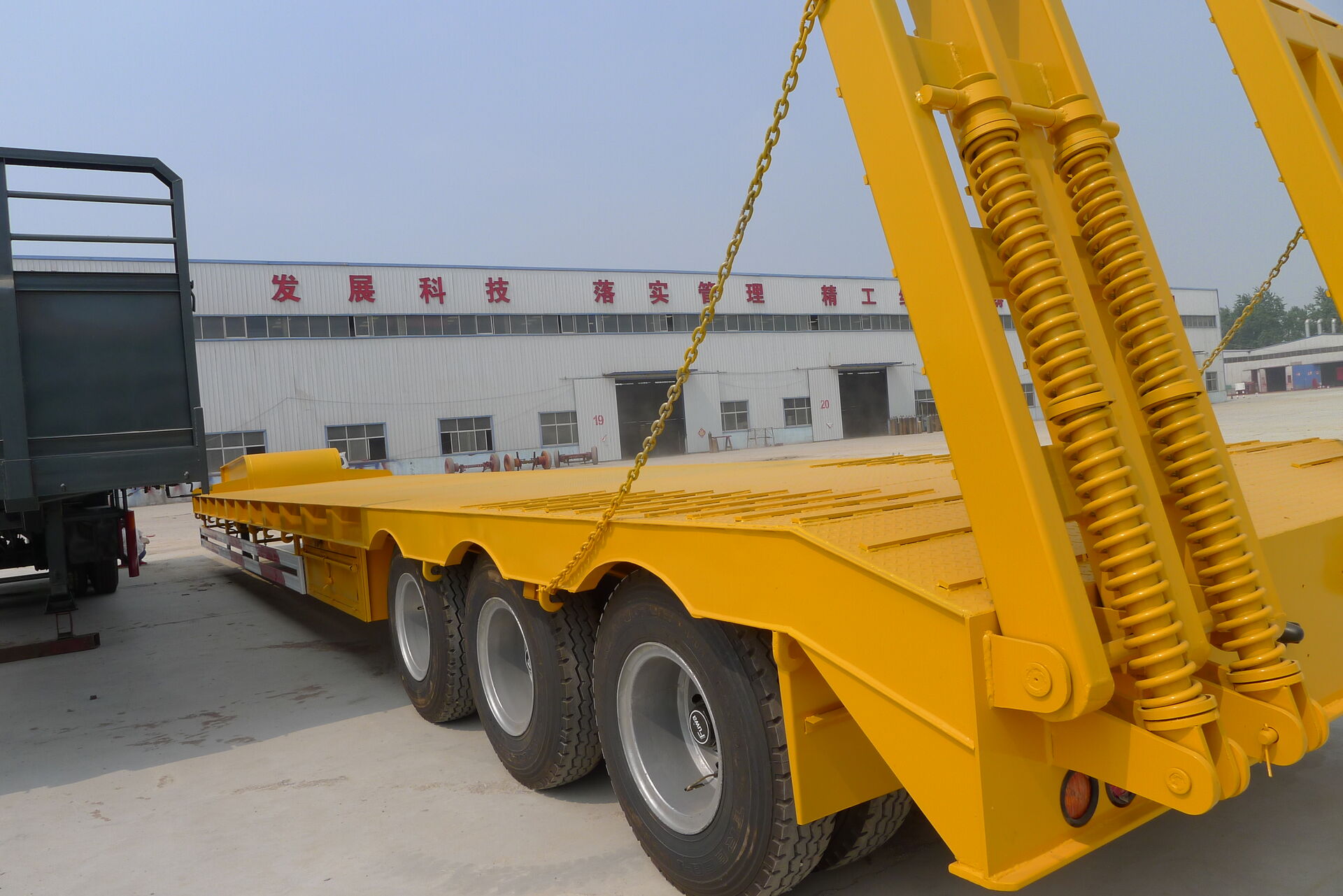 3 axles lowbed trailer