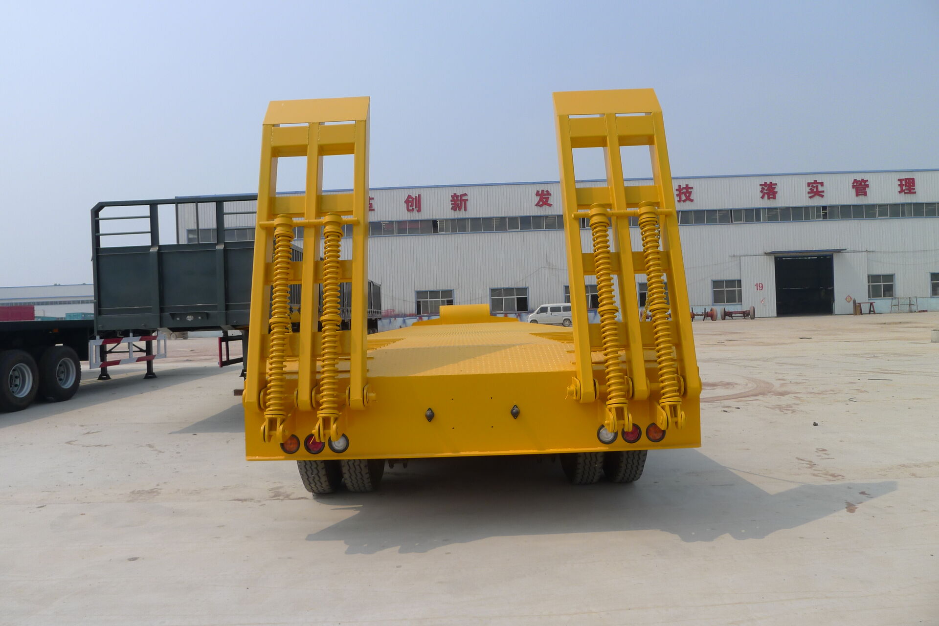 3 axles lowbed trailer