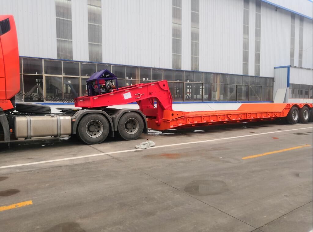 Detachable gooseneck lowbed