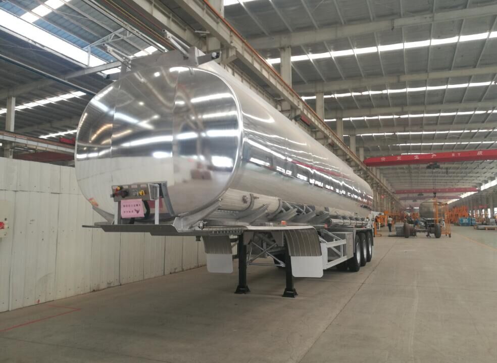 Aluminium tanker trailer