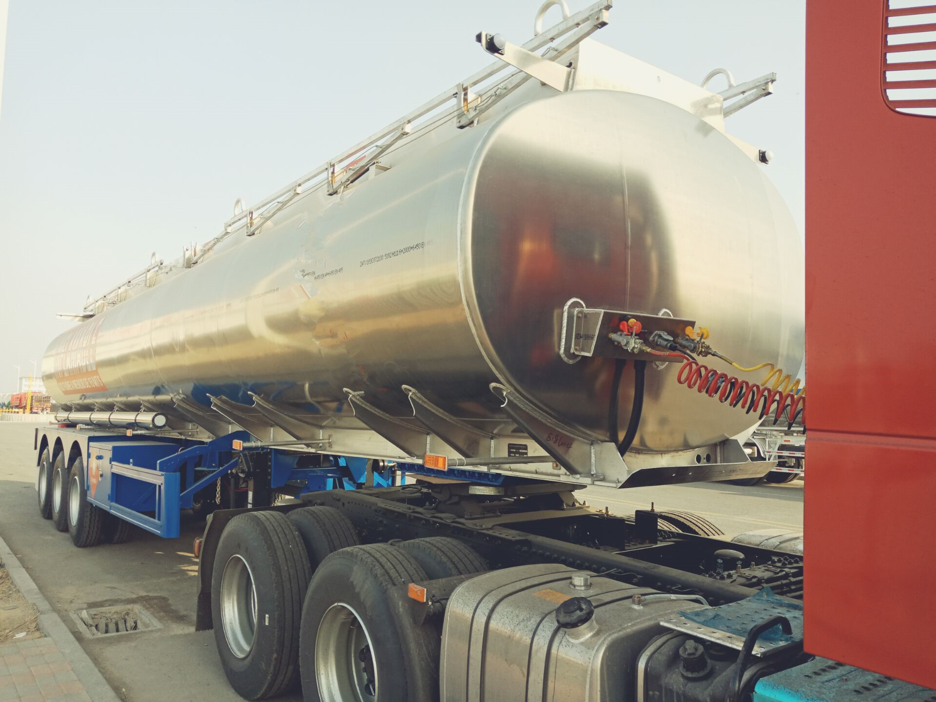Aluminium tanker trailer