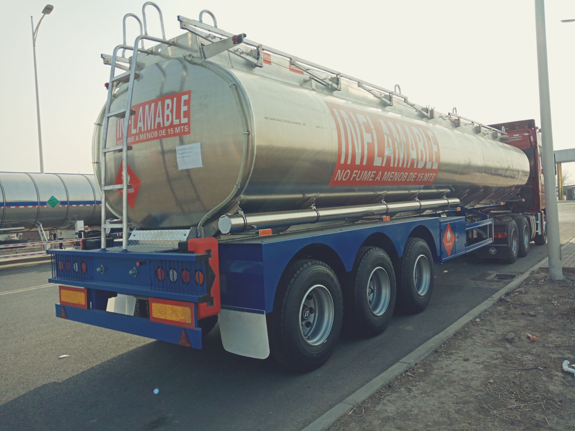 Aluminium tanker trailer