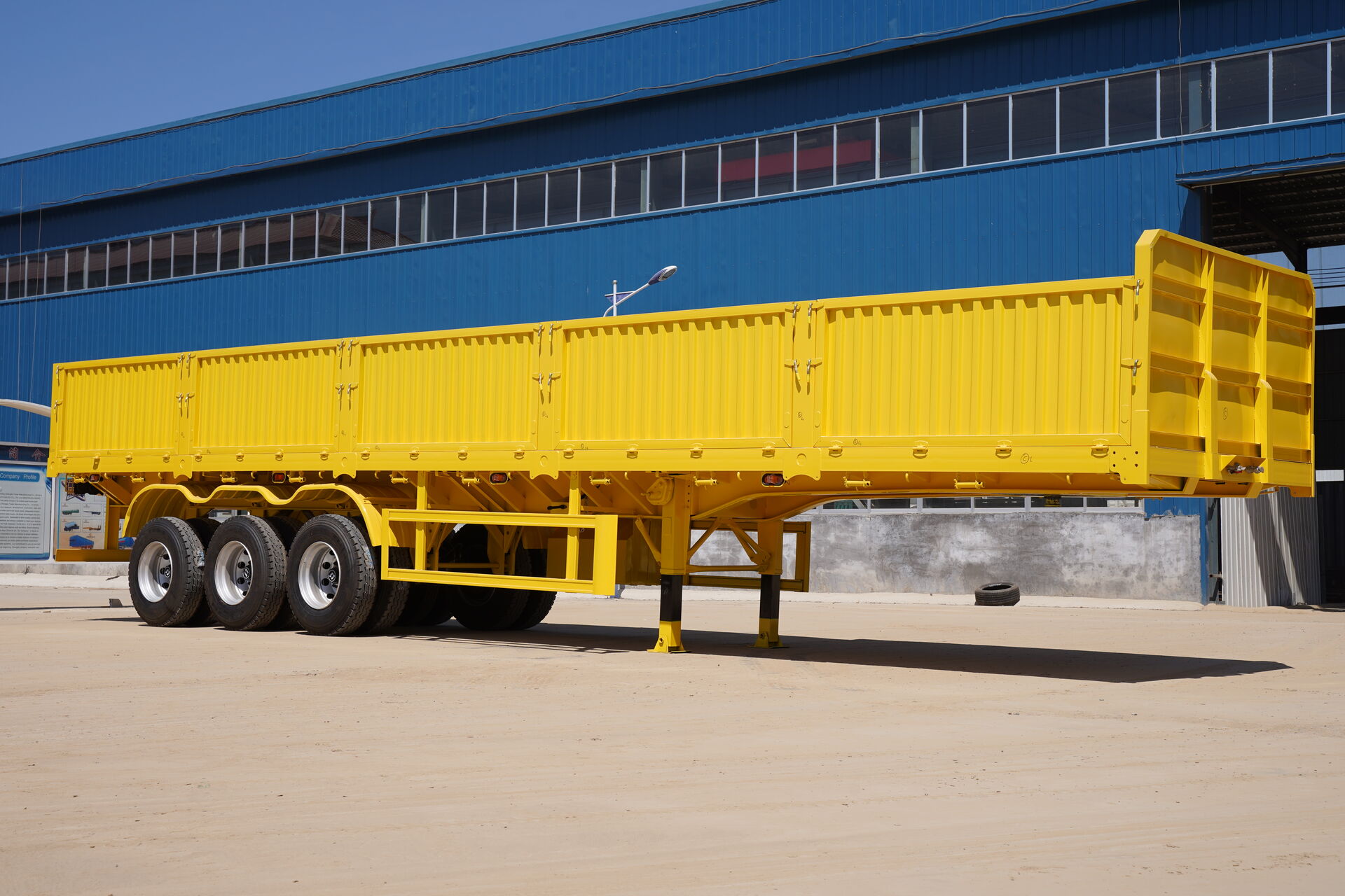 Cargo trailer +side wall trailer