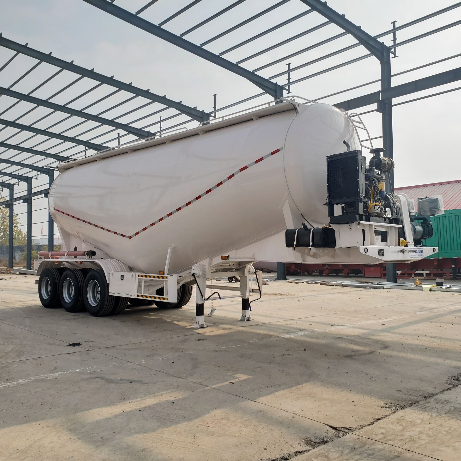 Cement bulker trailer