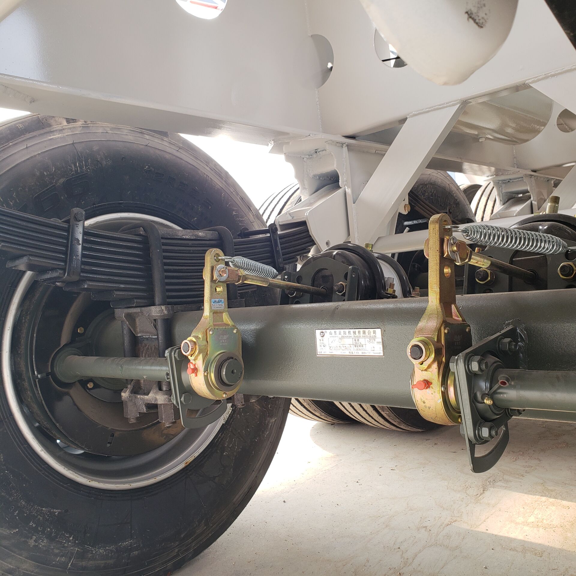 Cement bulker trailer