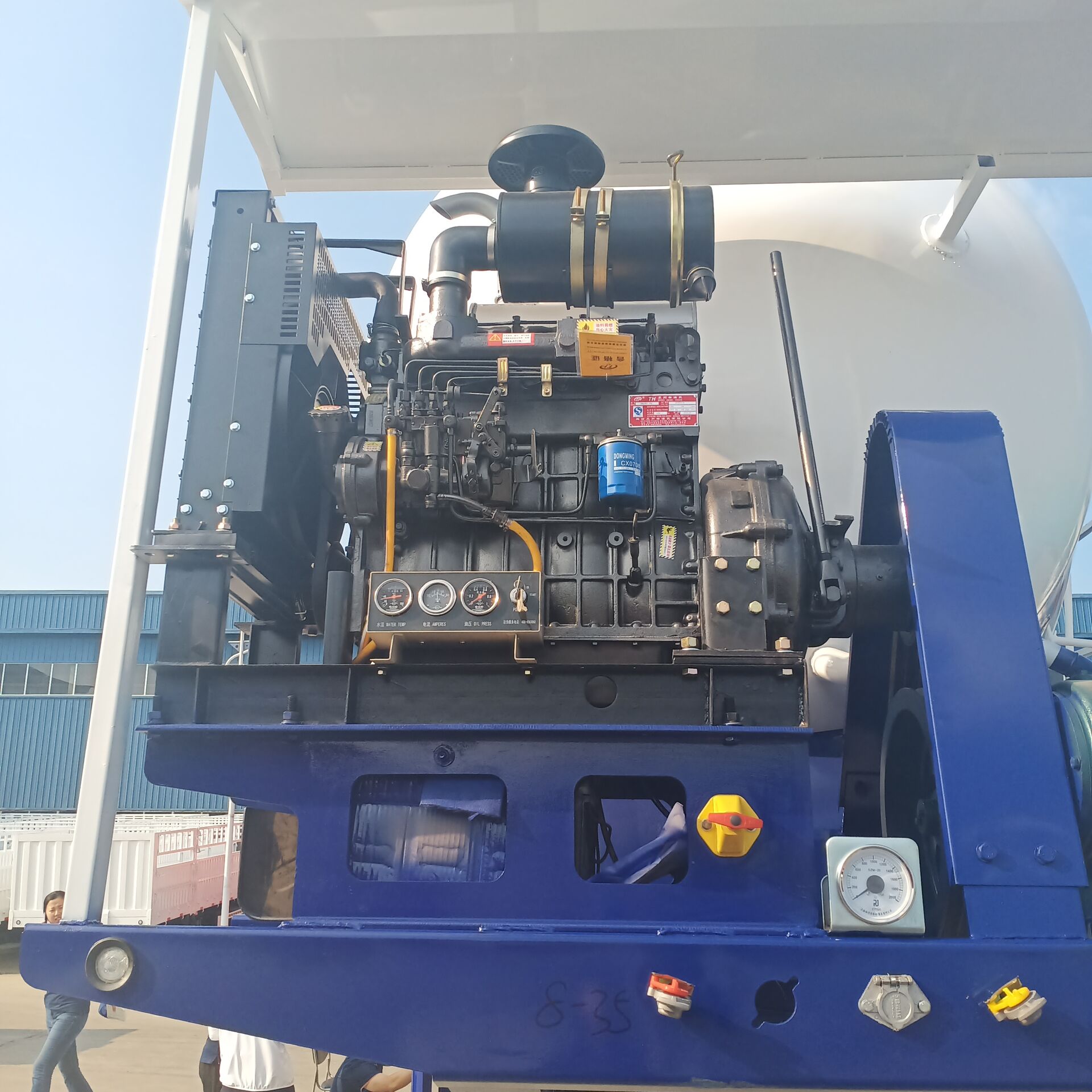 Cement bulker trailer