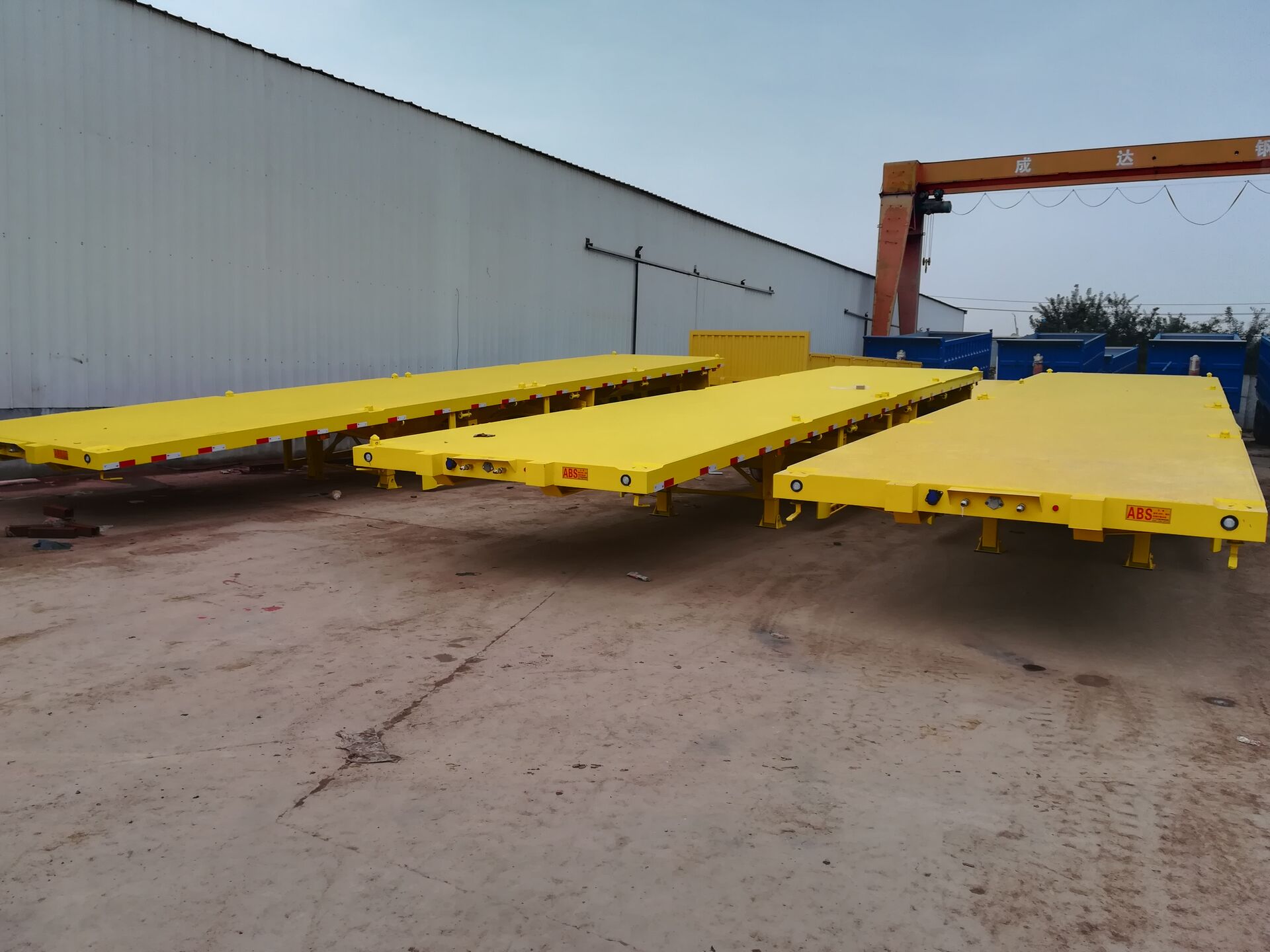 Flatbed semi trailer