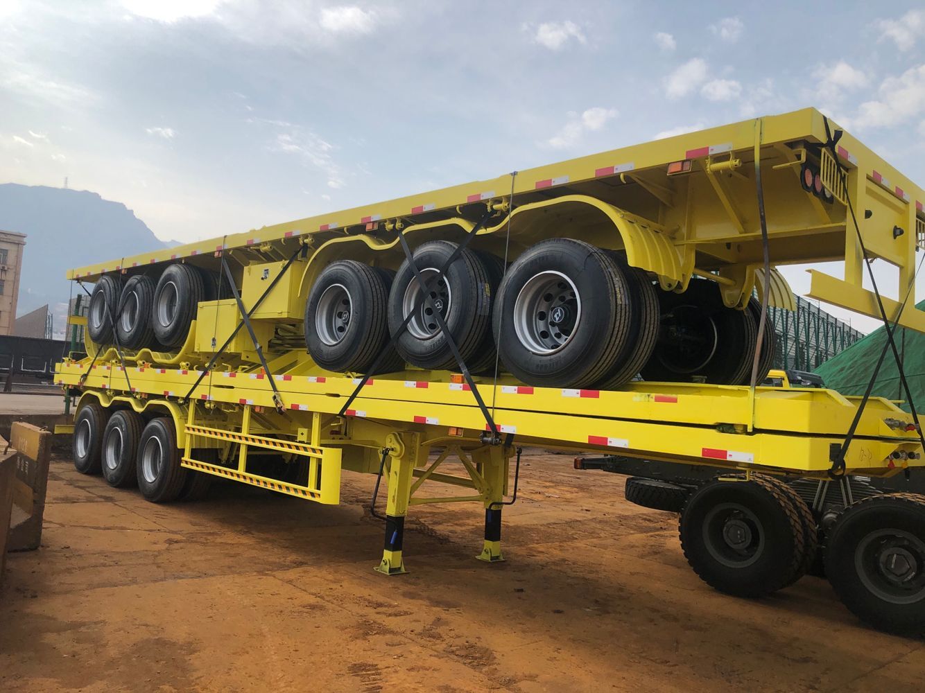 Flatbed semi trailer