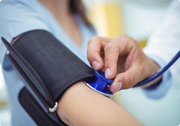 How to use a sphygmomanometer to measure blood pressure?