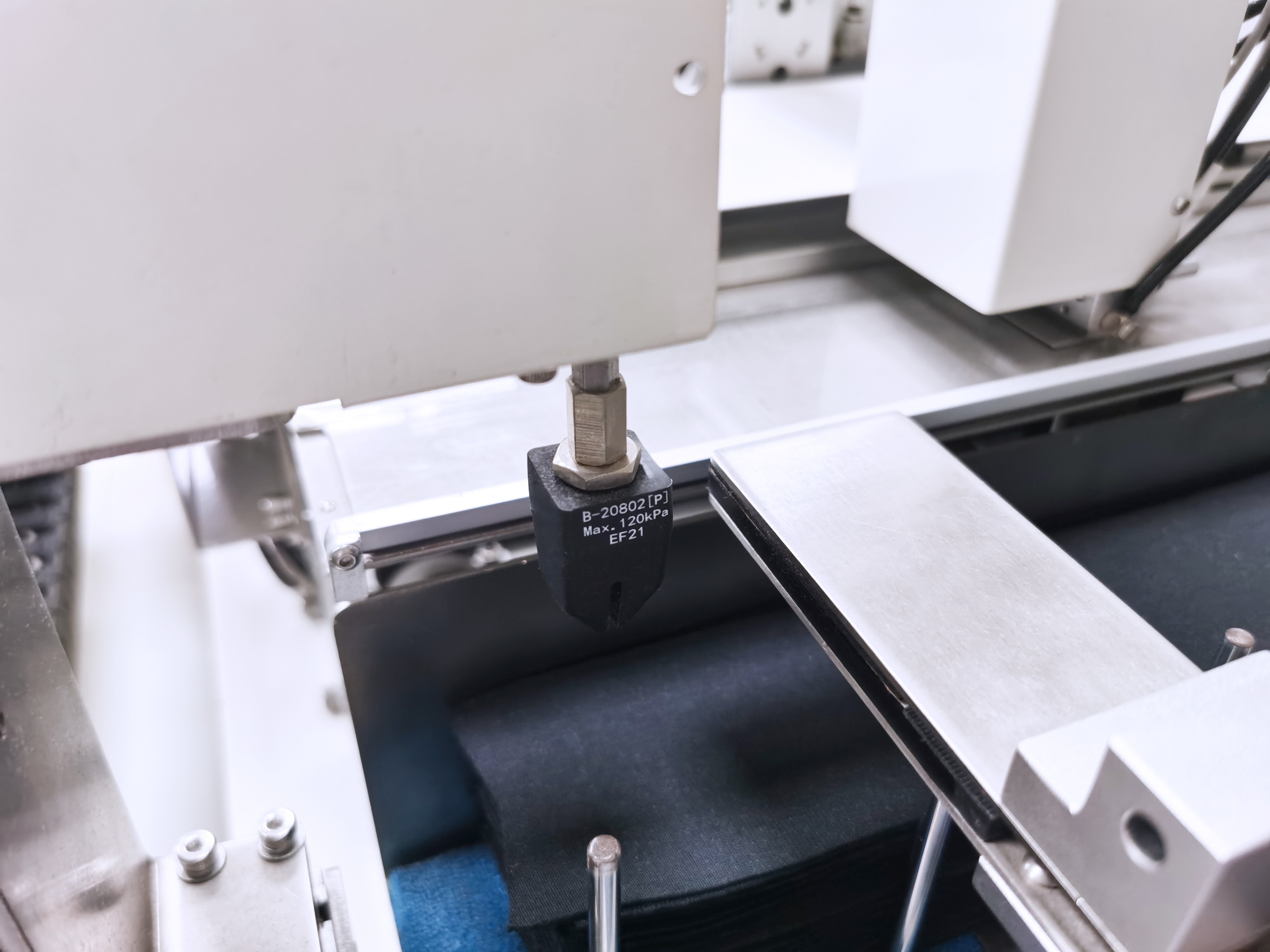 Automatic Neck Rib Joining Machine