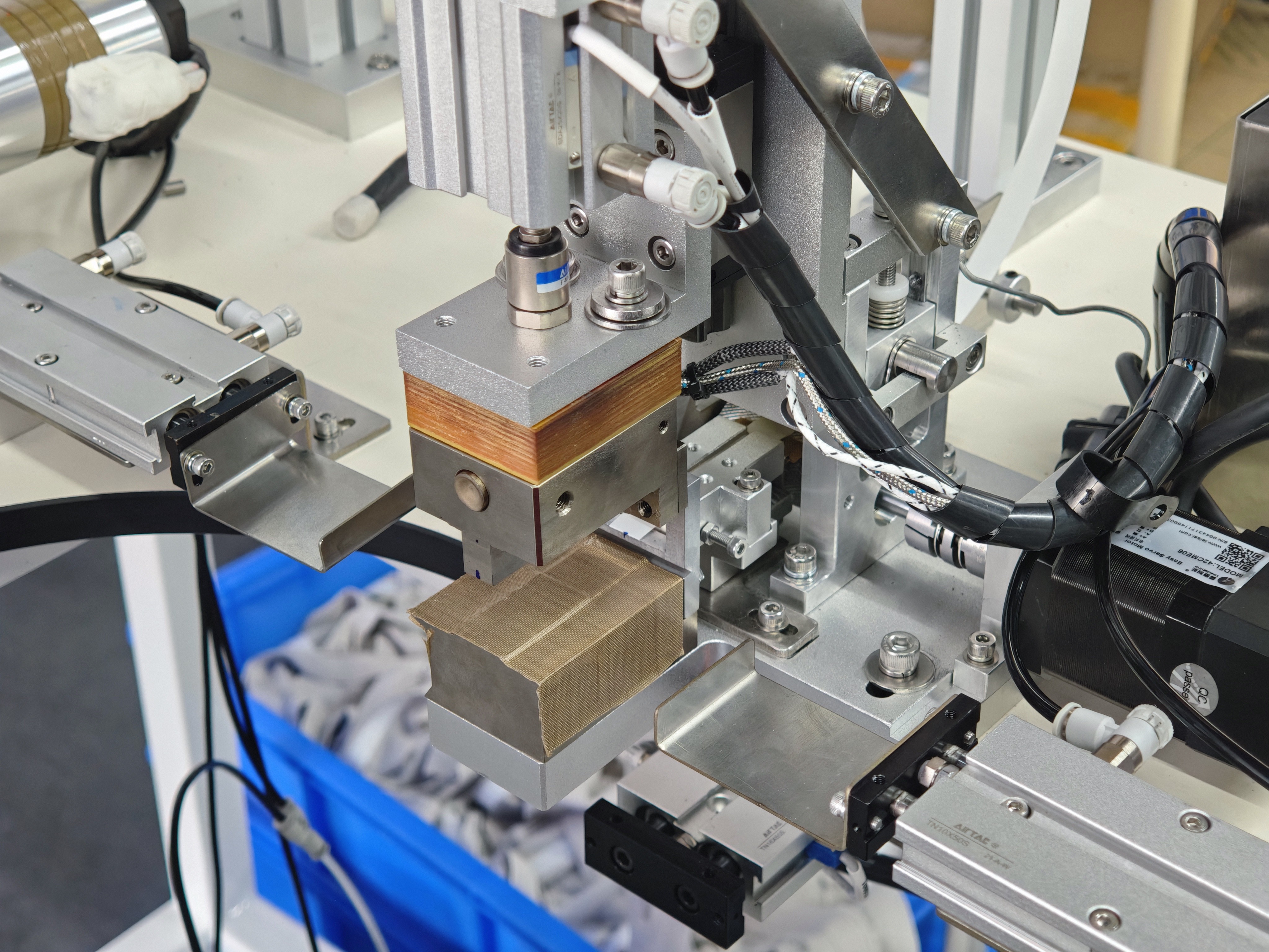 Seamless waistband making machine