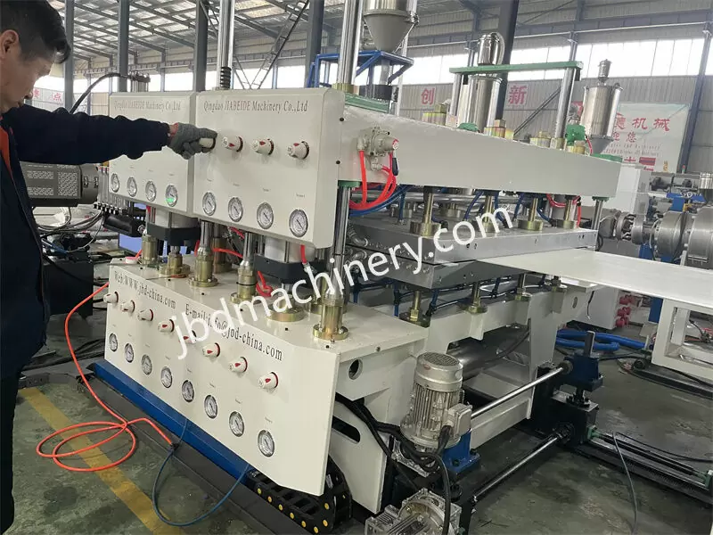 PP Hollow Grid Board Production Machine PC Sunlight Hollow Sheet Produce Line