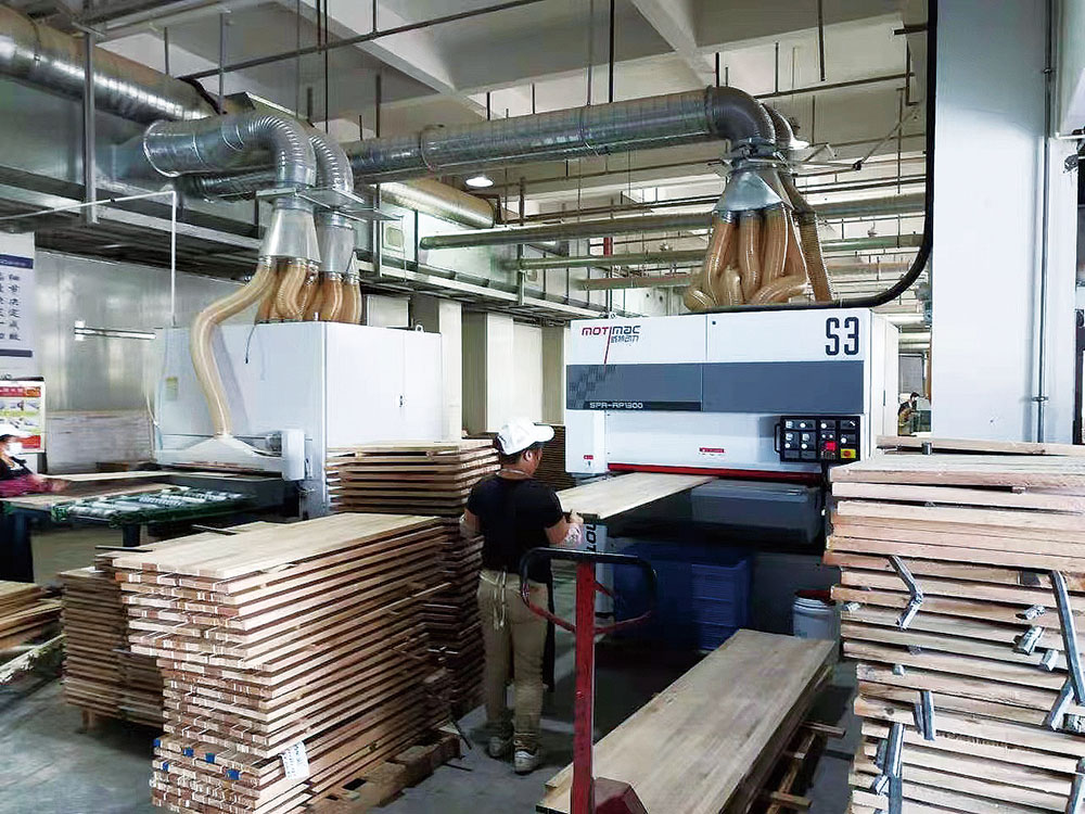 مصنعي الأثاث