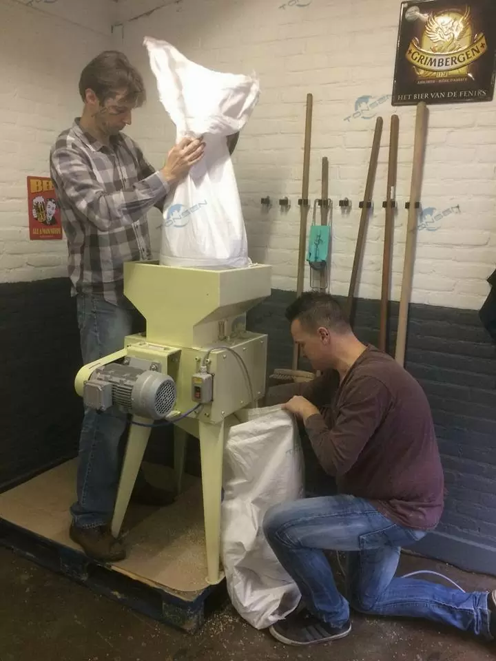 Malt milling machine