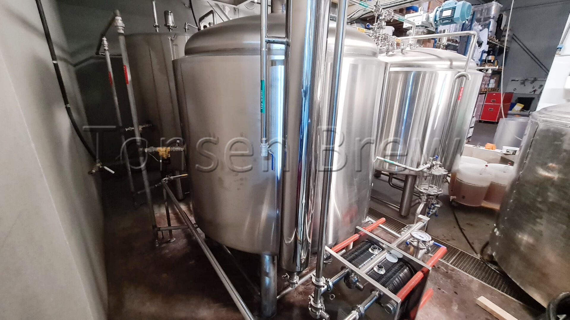 1000l brewhouse and HLT (4)_exposure.jpg