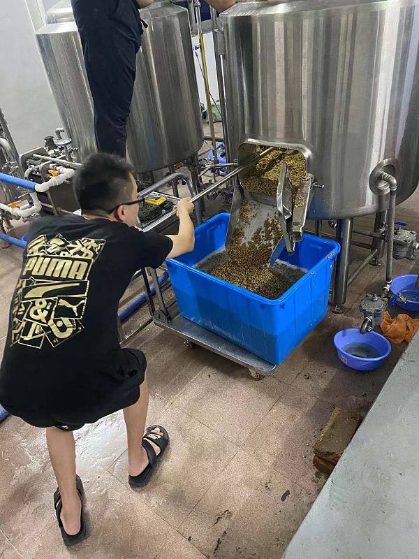 Brewing our own beer and have a taste~300L microbrewery