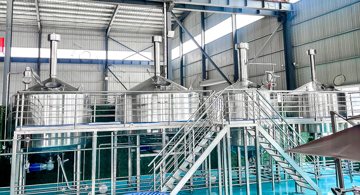 4 vessels 5000L brewery 02.jpg