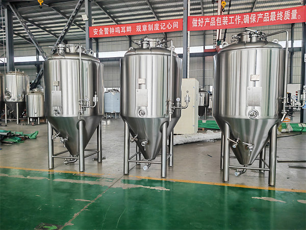 How to clean the beer fermneters?