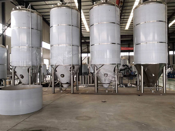 What are the characteristics of beer equipment fermentation tanks?