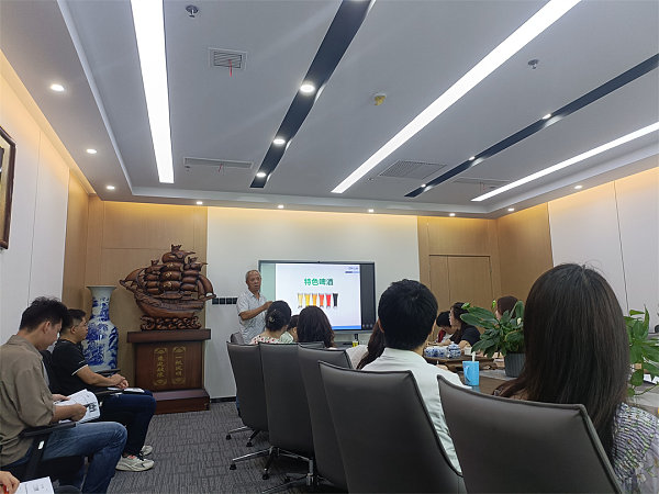 Tonsen's training on beer knowledge is currently underway！