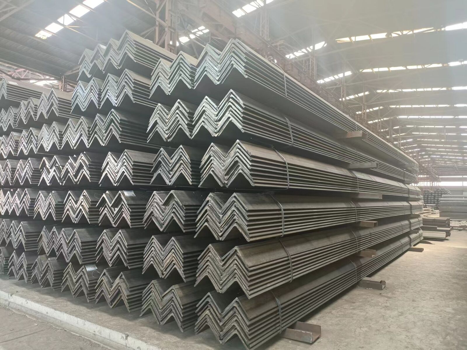 SS400 Angle Steel