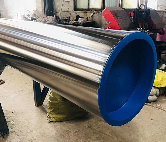 Large caliber stainless steel seamless pipe