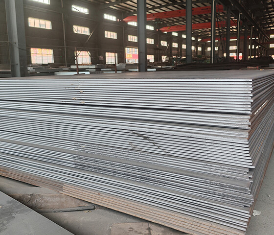 Martensitic age-hardening steel plate