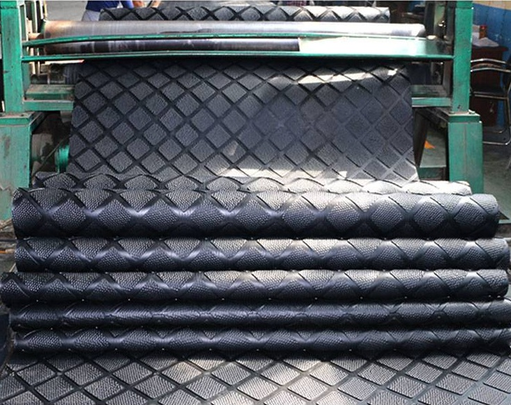 Square With Hammer Top Mat