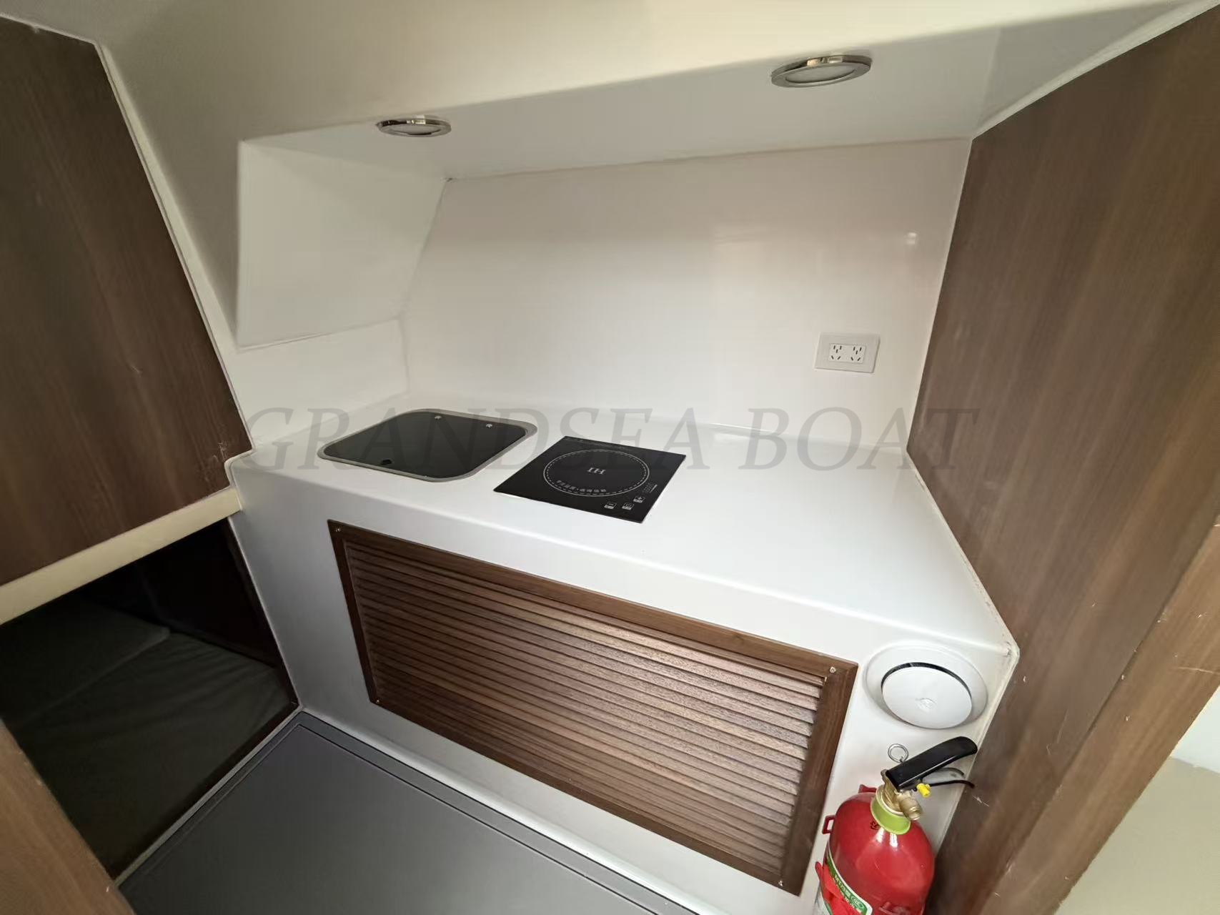 Grandsea Length 12m FRP Family Use Cabin Cruiser Pleasure Sport Fishing Boat for sale
