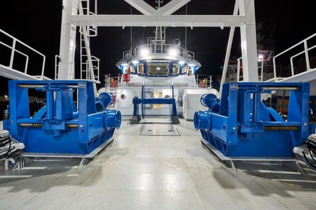 HD-3700D 前甲板1.jpg