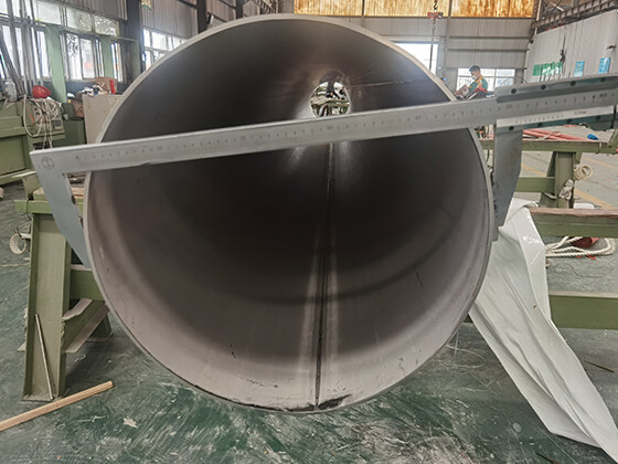 Large diameter stainless steel industrial pipe