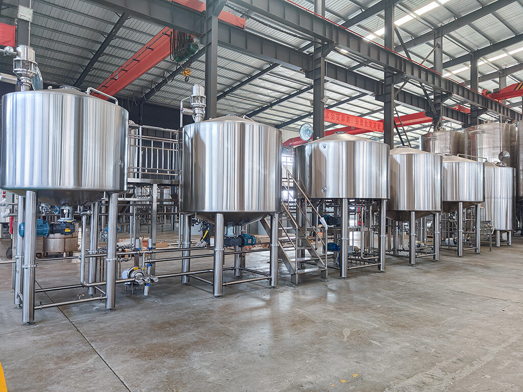 El sistema de cervecería llave en mano de cinco recipientes de 30HL está conectando el oleoducto