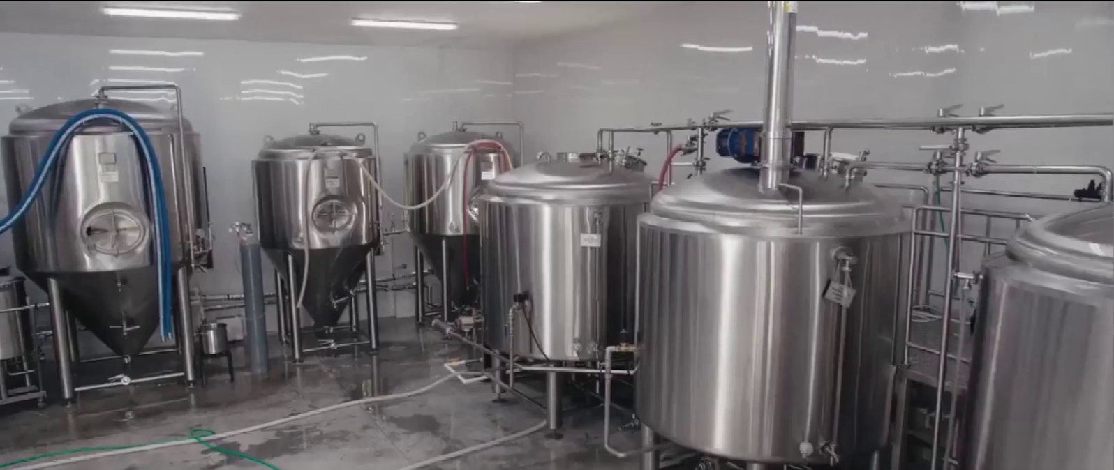 De la elaboración casera a los sistemas comerciales: una guía completa de suministros y equipos para elaborar cerveza