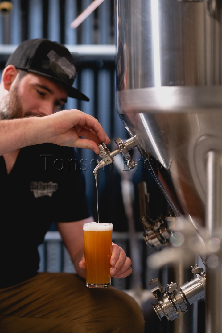 Con estos tanques de elaboración de cerveza de 500L recién llegados, ¿qué nueva cerveza obtendrán? ¡Esperándolo!