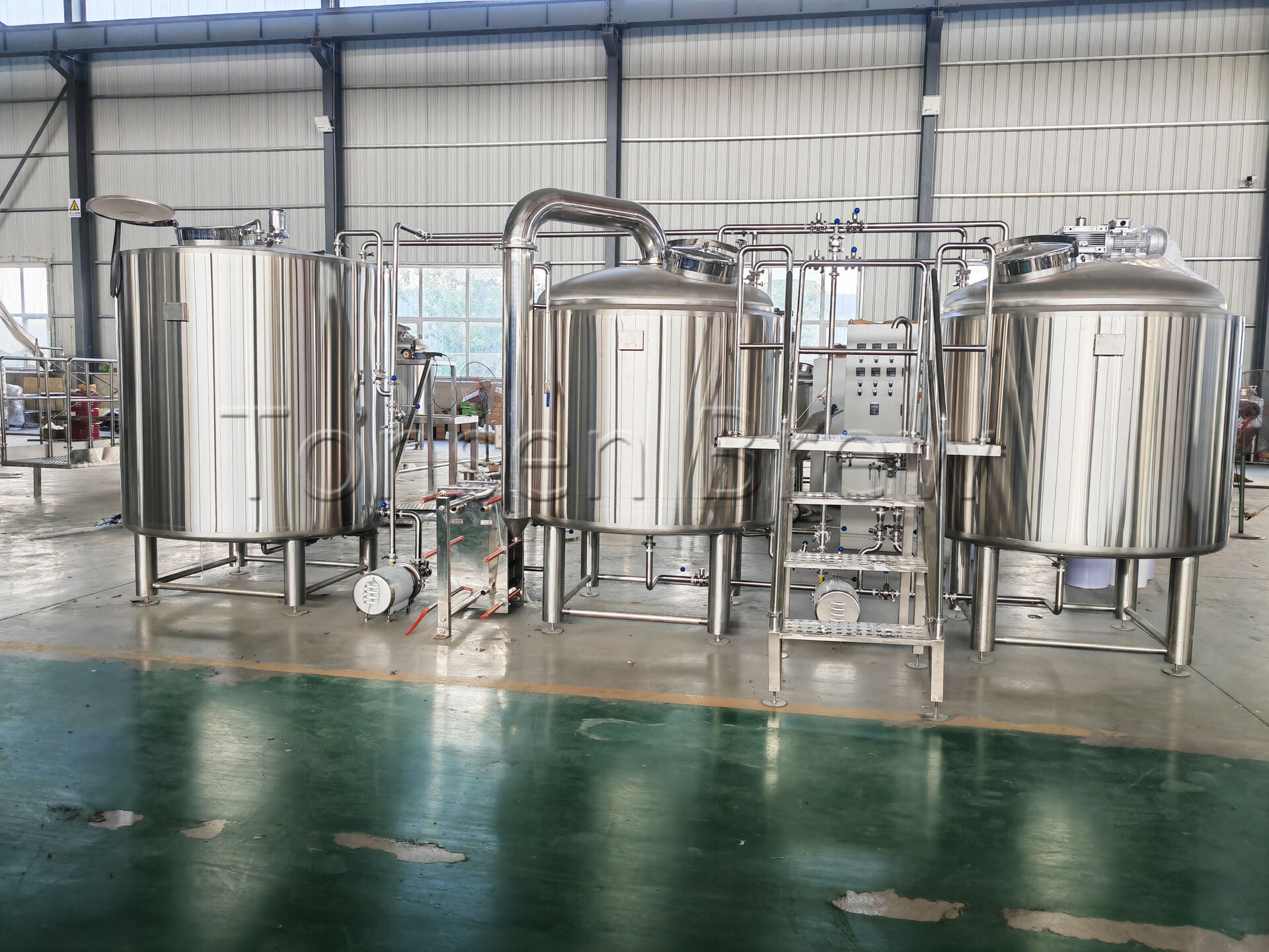 Fabricación de Tonsen, equipo de cerveza de 1000 l, 2 recipientes, sala de cocción de calefacción eléctrica con producción de fermentador de 6000 l, estará listo para el envío a Francia